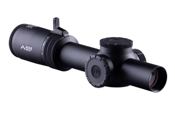 Primary Arms PLxC Compact 1-8x Zielfernrohr in schwarz mit Absehen in der zweiten Bildebene.